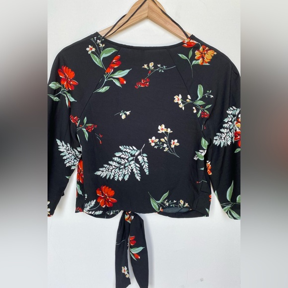 Boutique Long Sleeve Semi Cropped Top - Picture 3 of 5